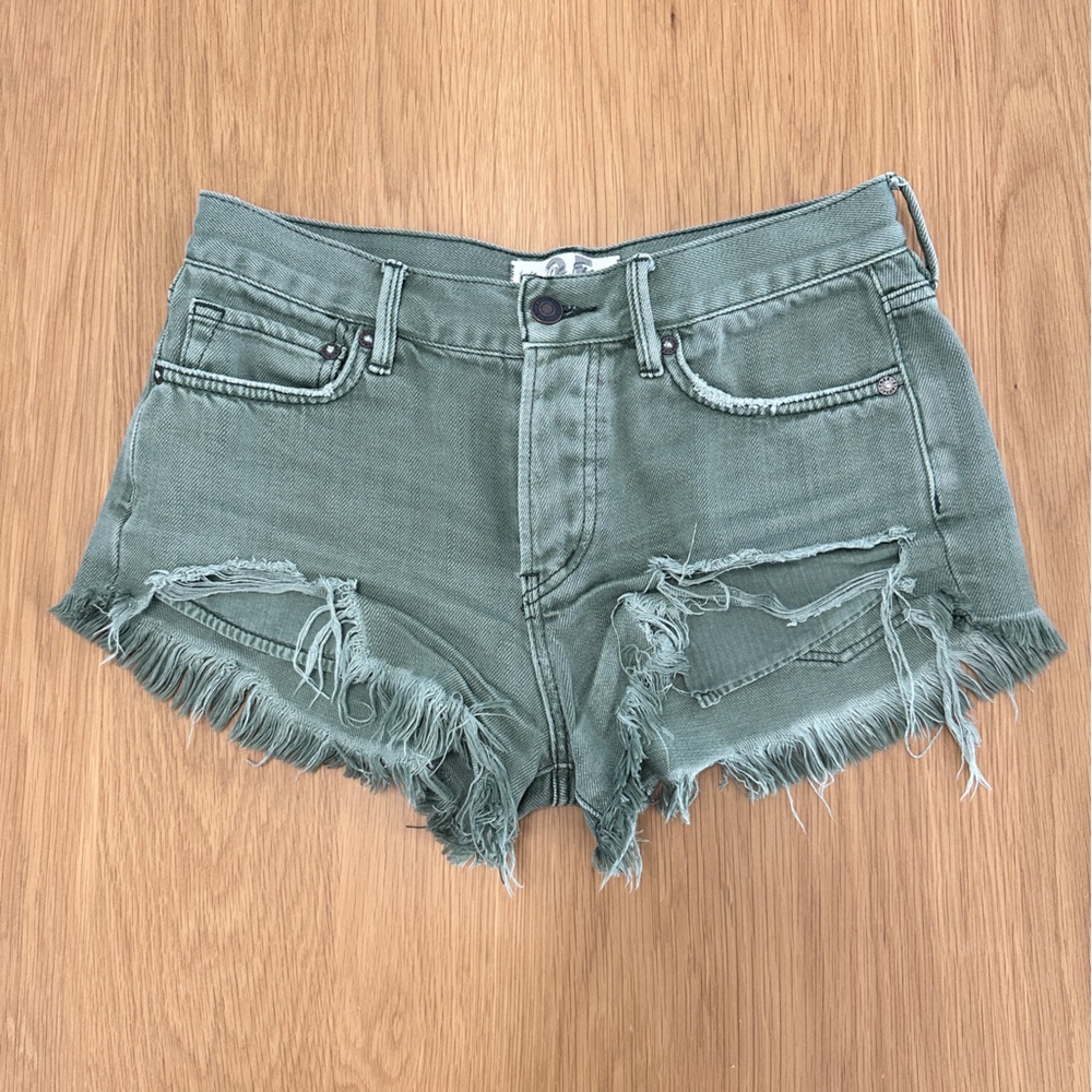 Free People We The Free Olive Geeen Distressed Denim Shorts Size 25 - Picture 2 of 8
